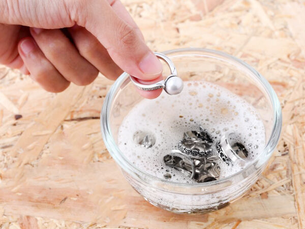 Можно ли чистить серебро в перекиси водорода?