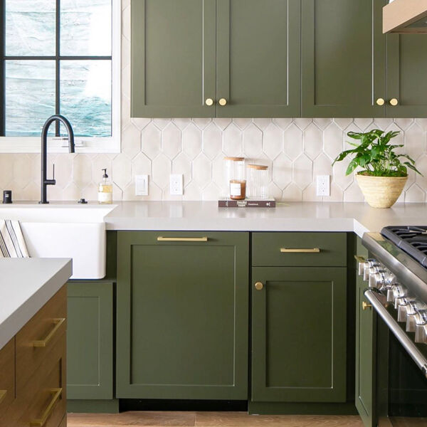 Оливковый цвет в интерьере кухни | Выбираем кухню | Дзен