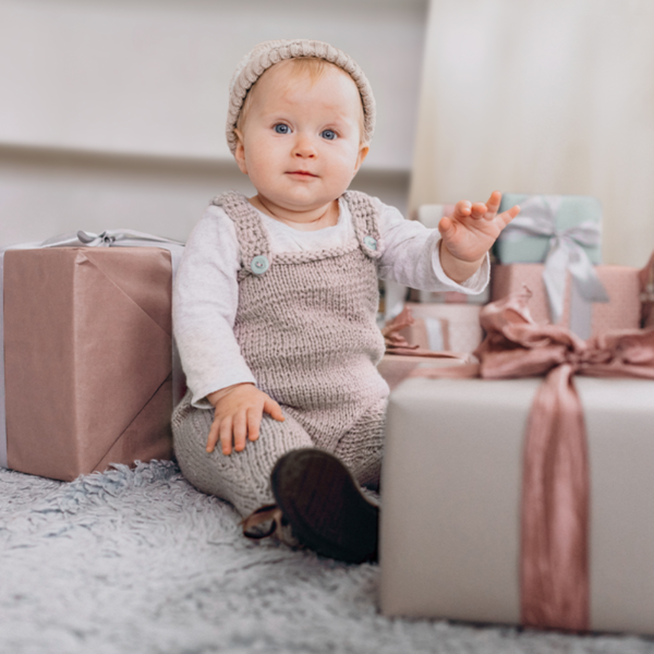 Что подарить новорожденному мальчику? 🎈 + идей для подарка
