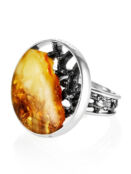 Серебряное кольцо «Модерн» круглой формы, украшенное натуральным янтарём Am