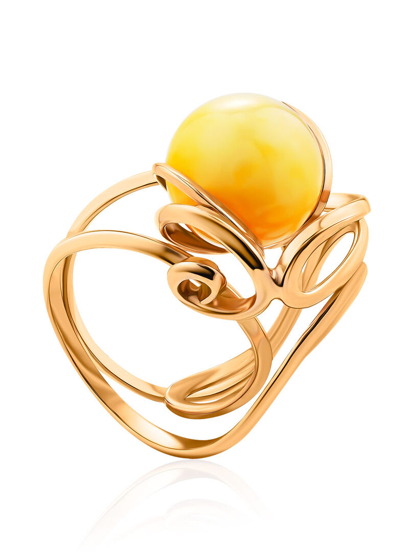 Оригинальное кольцо из золочённого серебра и янтаря медового цвета