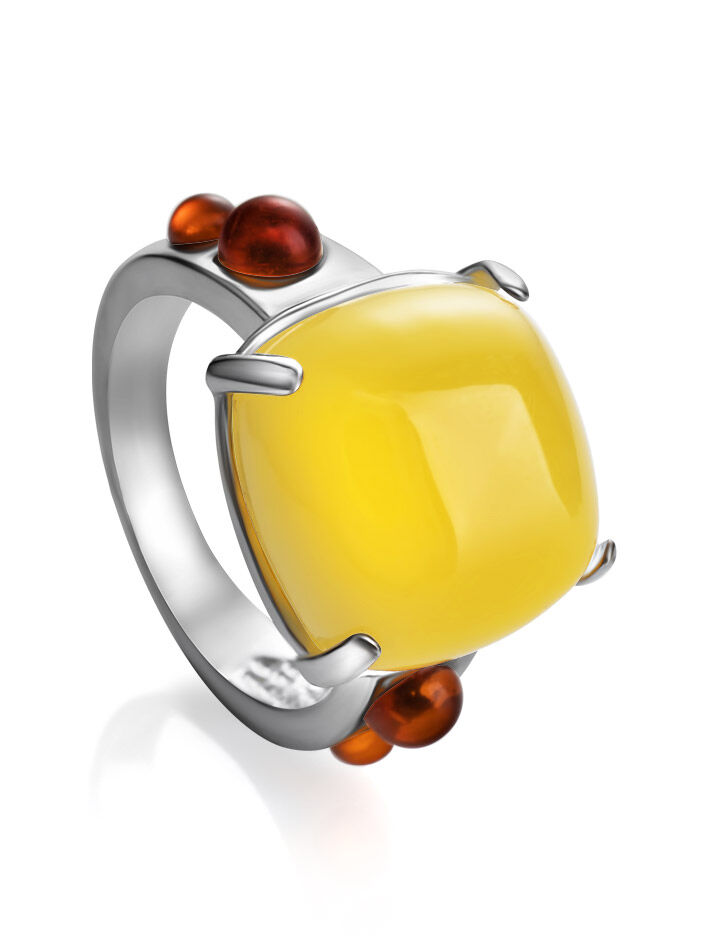Стильное кольцо с натуральным цельным янтарем медового цвета «Троя» Amberho