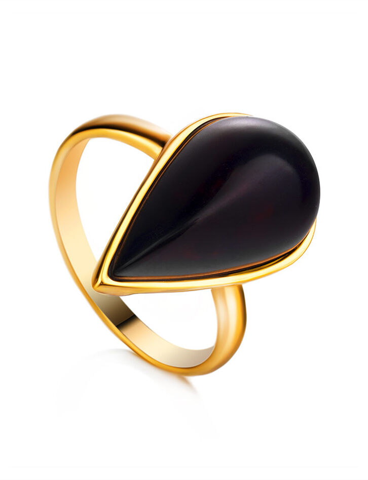 Яркое кольцо из позолоченного серебра и натурального янтаря вишнёвого цвета