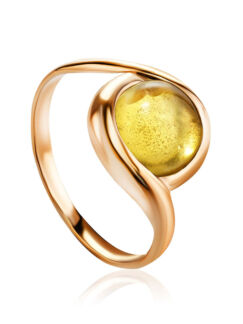 Нежное сияющее кольцо из позолоченного серебра и янтаря лимонного цвета «Яг