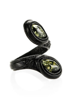Оригинальное кольцо из зелёного янтаря в коже «Змейка тонкая двойная»