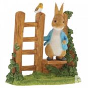 Статуэтка Jim Shore Peter Rabbit on Wooden Stile PSK-A29835 фото 1