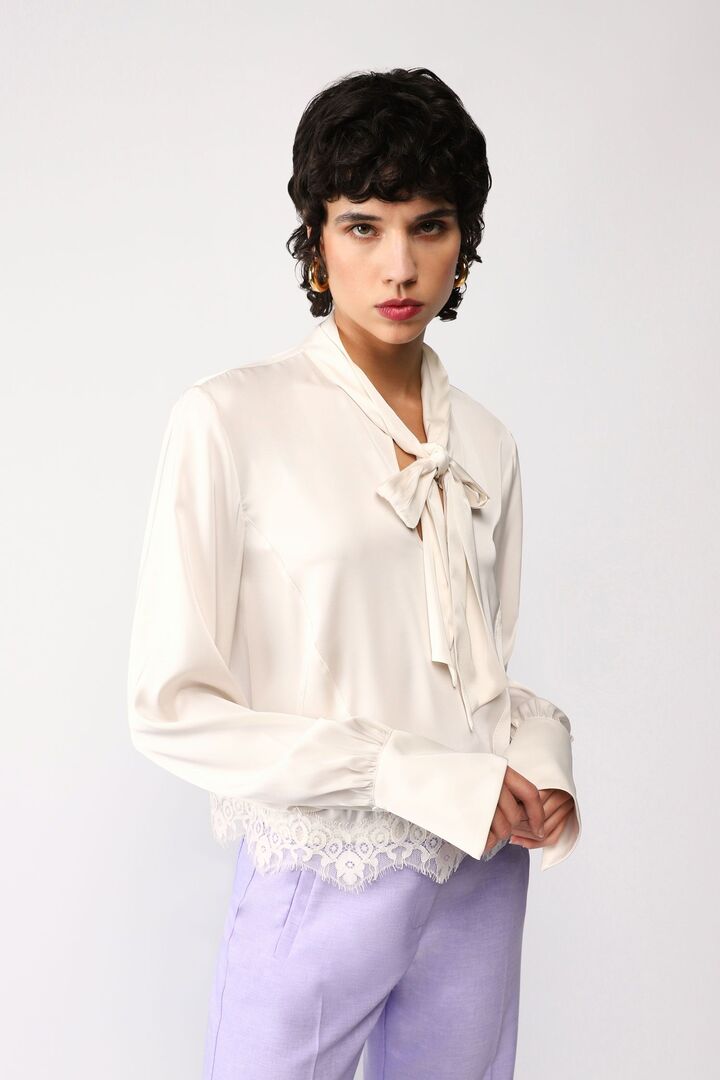 Блуза Imperial атласная с кружевом молочная
