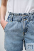 Короткие джинсовые прямые шорты на резинке (арт. baon B3223011)
